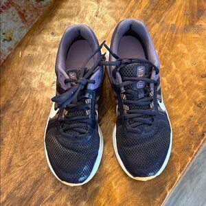 Nike Women's Black and Purple Athletic Shoes